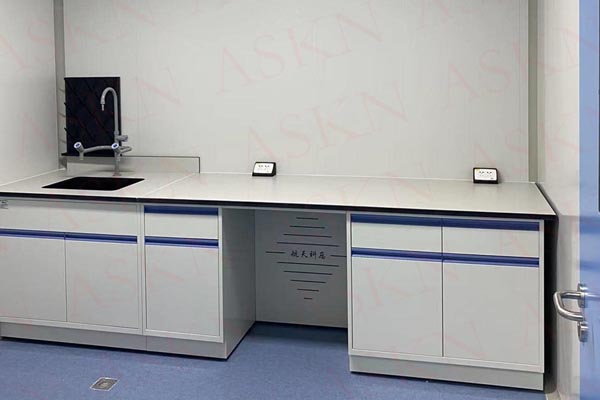 選購(gòu)實(shí)驗(yàn)室家具要考慮哪些問題？