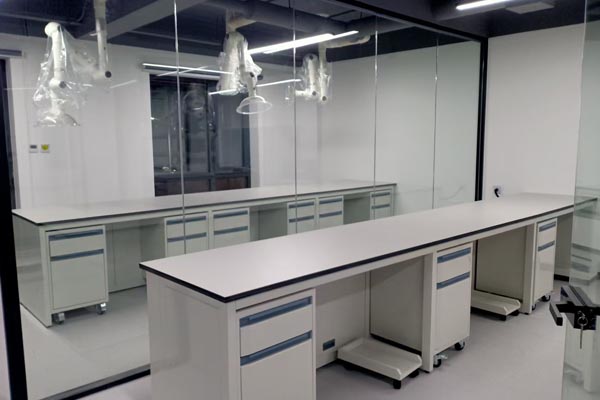 全新全鋼實(shí)驗(yàn)臺(tái)費(fèi)用是多少？