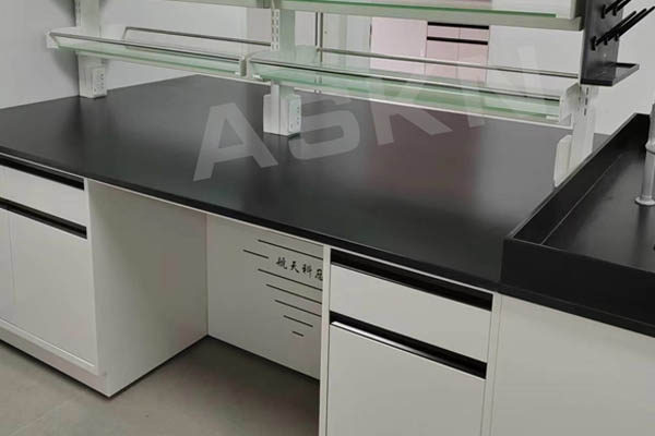 標(biāo)準(zhǔn)全鋼實(shí)驗(yàn)臺(tái)定做要求有哪些？